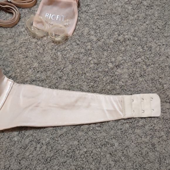 VS Biofit Multiway Strapless Bra w/2 Pack Straps - Picture 12 of 15